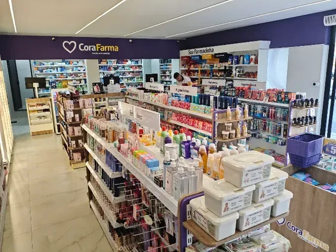 Interior da CoraFarma em Siqueira Campos